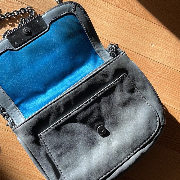 Coach leather mini crossbody chain bag - Picture 4 of 5